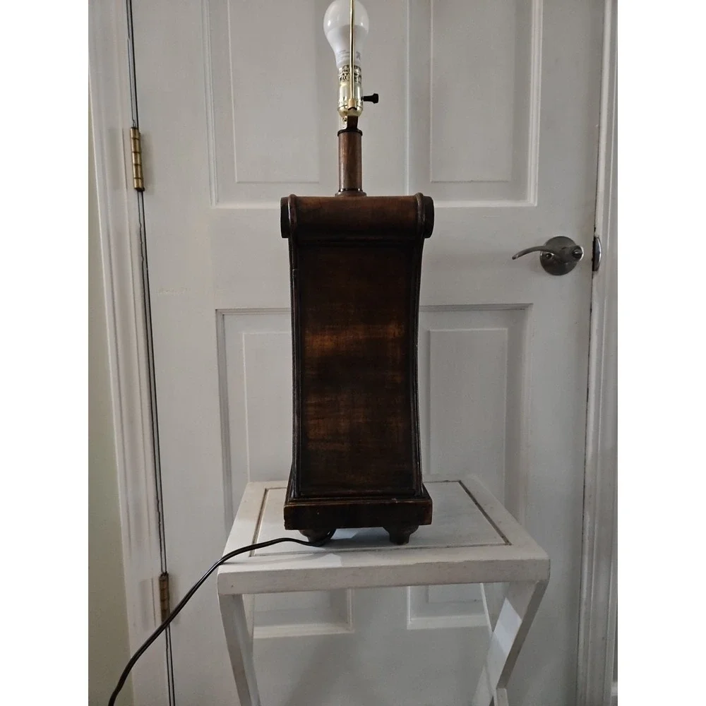 BEAUTIFUL Vintage-style Lamp With A Wooden Base And A Crane Insert